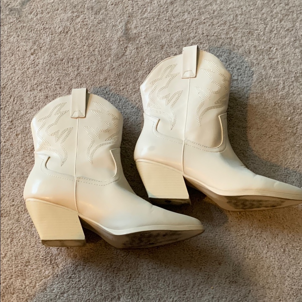 Soda White Heeled Boots with Pointed Toe and Cuban Heel